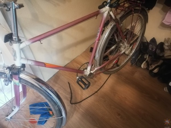 Спасатели помогли мальчику освободить палец из велосипедной цепи Спасатели помогли мальчику освободить палец из велосипедной цепи