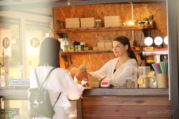 Это же новое «Азиатское бистро» на брестской набережной! Чудесное заведение с приятными ценами и собственной курьерской доставкой