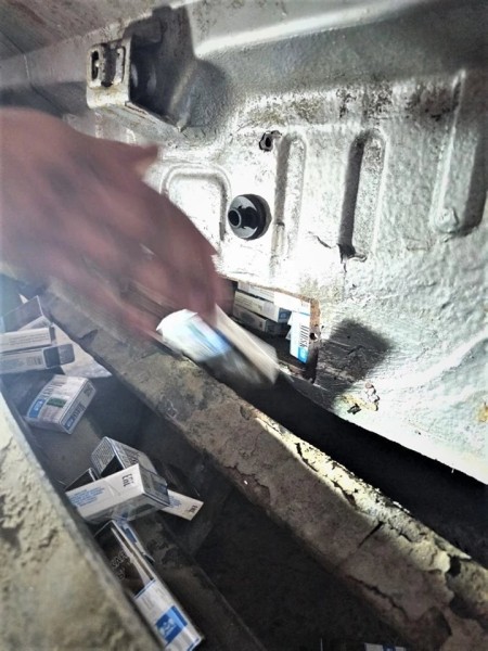 Белорус нашпиговал Kia Shuma сигаретами и поехал через границу, но его план провалился