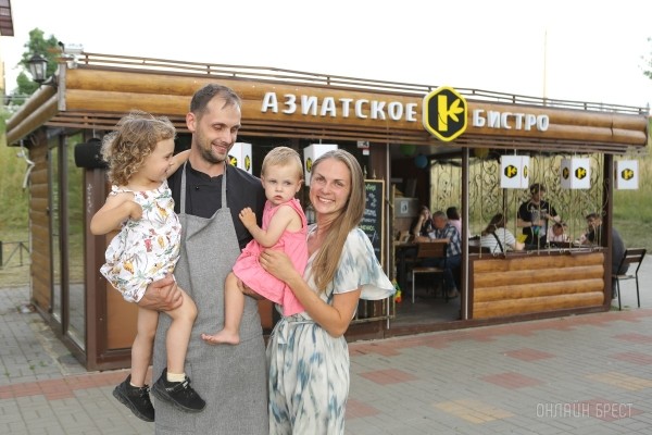 Это же новое «Азиатское бистро» на брестской набережной! Чудесное заведение с приятными ценами и собственной курьерской доставкой