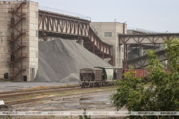 Более 15 млн. тонн гранитного щебня в год добывается РУПП «Гранит» в карьере Микашевичей. Фоторепортаж