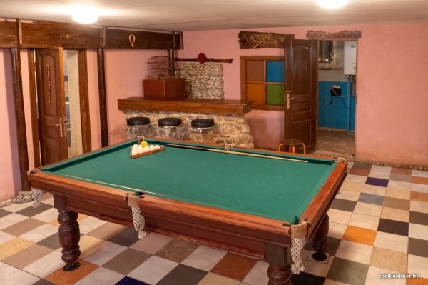 800 &laquo;квадратов&raquo; на одну семью. Побывали в домах, которые в 90-е строили на широкую ногу