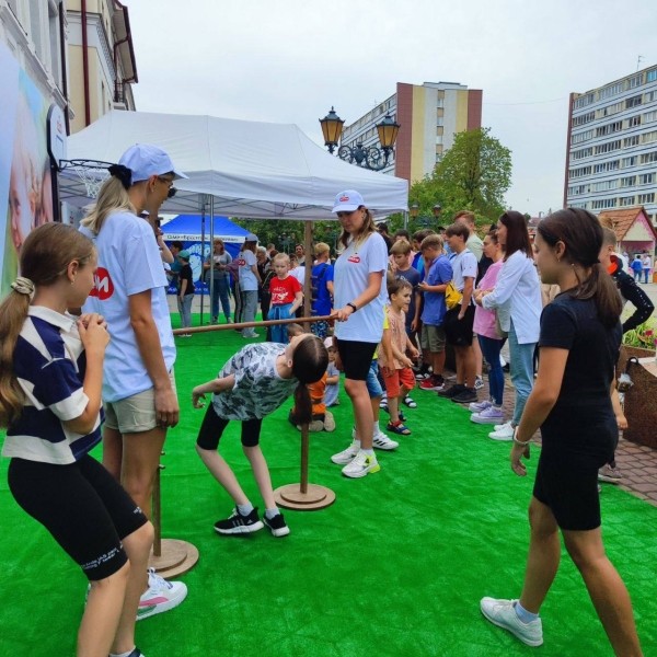 Такая атмосфера сейчас царит на брестском Арбате - улице Советской