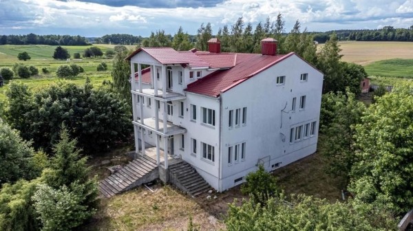 800 &laquo;квадратов&raquo; на одну семью. Побывали в домах, которые в 90-е строили на широкую ногу