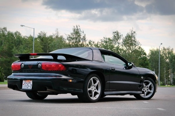 Показываем два редких Pontiac Firebird, которые есть в Беларуси