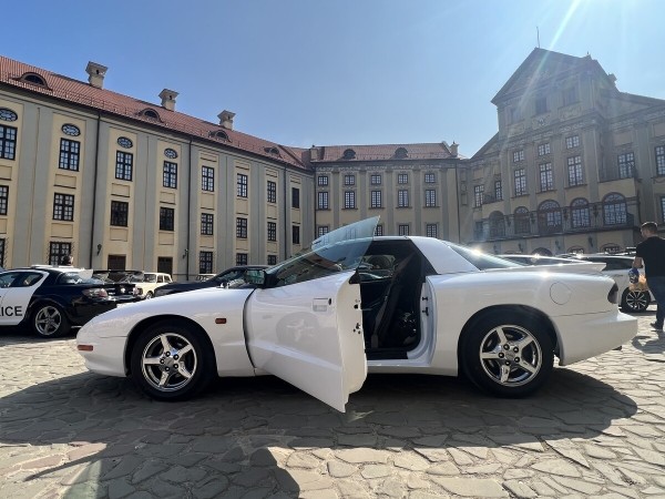 Показываем два редких Pontiac Firebird, которые есть в Беларуси