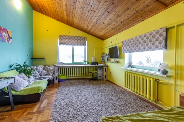 800 &laquo;квадратов&raquo; на одну семью. Побывали в домах, которые в 90-е строили на широкую ногу