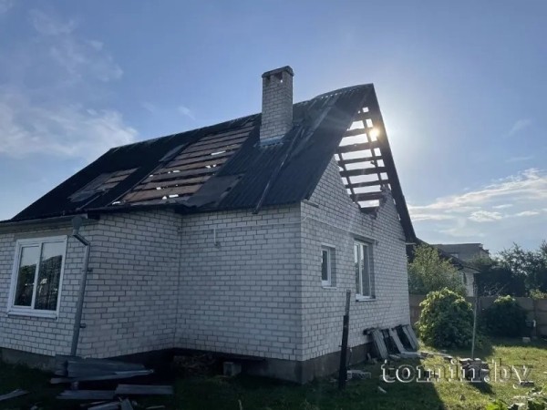 В Брестском районе гроза обесточила 14 населенных пунктов, с трех домов сорвало крыши