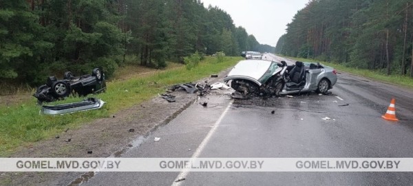В Гомельской области в результате необдуманного маневра одного из водителей 1 человек погиб и 4 получили травмы