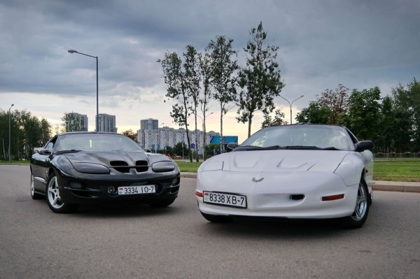 Показываем два редких Pontiac Firebird, которые есть в Беларуси