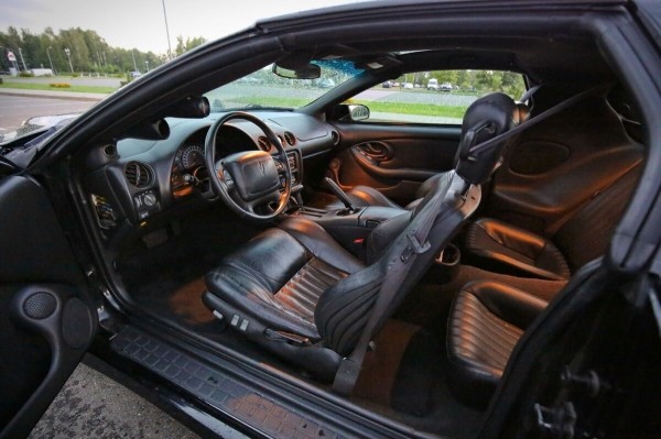 Показываем два редких Pontiac Firebird, которые есть в Беларуси