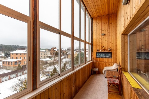 800 &laquo;квадратов&raquo; на одну семью. Побывали в домах, которые в 90-е строили на широкую ногу