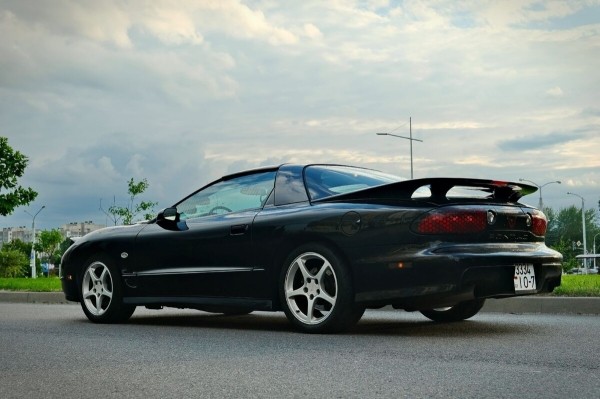 Показываем два редких Pontiac Firebird, которые есть в Беларуси