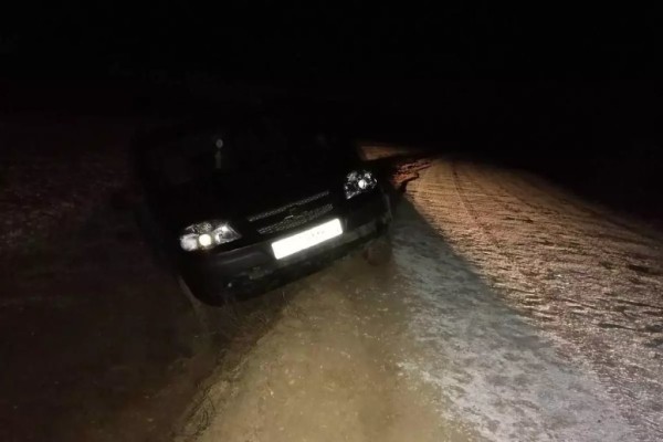 Пассажир выталкивал «Ниву» с пьяным водителем и оказался под колесами Пассажир выталкивал «Ниву» с пьяным водителем и оказался под колесами