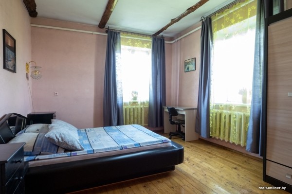 800 &laquo;квадратов&raquo; на одну семью. Побывали в домах, которые в 90-е строили на широкую ногу