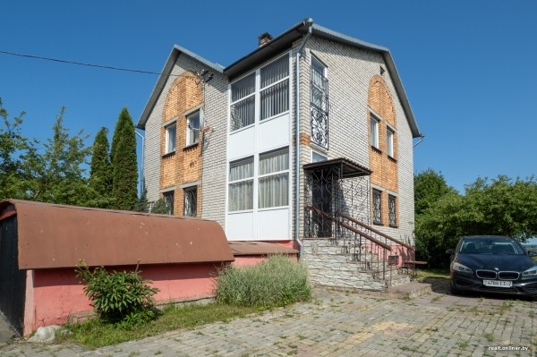 800 &laquo;квадратов&raquo; на одну семью. Побывали в домах, которые в 90-е строили на широкую ногу