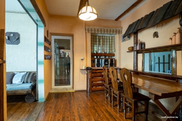 800 &laquo;квадратов&raquo; на одну семью. Побывали в домах, которые в 90-е строили на широкую ногу