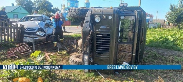 ДТП в Столинском районе: работники МЧС спасли водителя легкового автомобиля