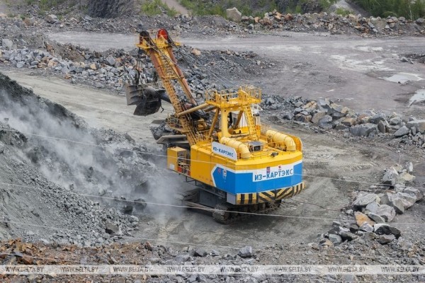 Более 15 млн. тонн гранитного щебня в год добывается РУПП «Гранит» в карьере Микашевичей. Фоторепортаж
