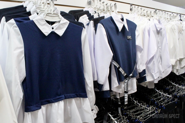 Собираться в школу выгодно здесь! Новая коллекция школьной одежды в магазинах «Мегаполис» в Бресте точно будет солд-аут! Собираться в школу выгодно здесь! Новая коллекция школьной одежды в магазинах «Мегаполис» в Бресте точно будет солд-аут!