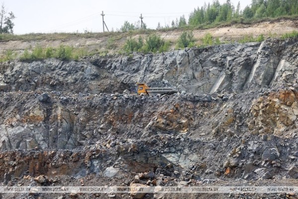 Более 15 млн. тонн гранитного щебня в год добывается РУПП «Гранит» в карьере Микашевичей. Фоторепортаж