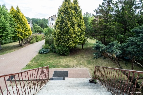 800 &laquo;квадратов&raquo; на одну семью. Побывали в домах, которые в 90-е строили на широкую ногу