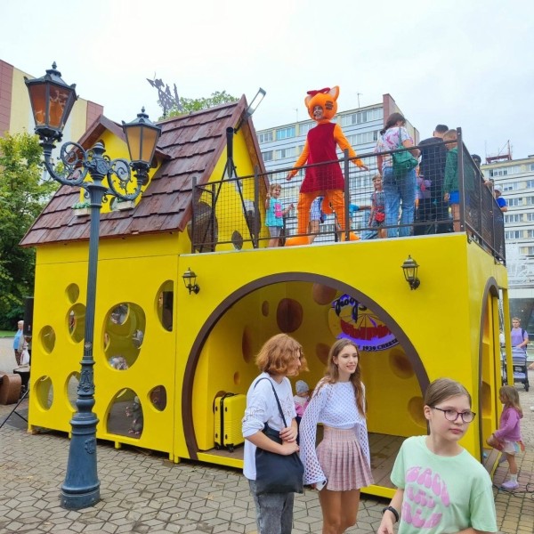 Такая атмосфера сейчас царит на брестском Арбате - улице Советской