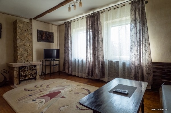 800 &laquo;квадратов&raquo; на одну семью. Побывали в домах, которые в 90-е строили на широкую ногу