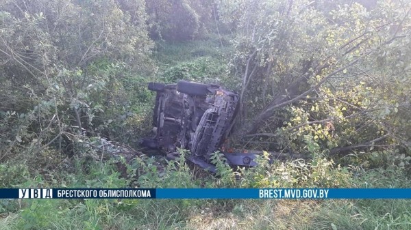 В Пинском районе 18-летняя девушка не справилась с управлением автомобиля