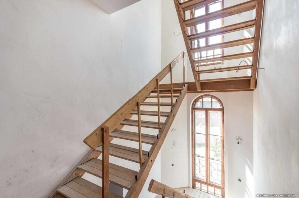 800 &laquo;квадратов&raquo; на одну семью. Побывали в домах, которые в 90-е строили на широкую ногу