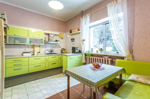 800 &laquo;квадратов&raquo; на одну семью. Побывали в домах, которые в 90-е строили на широкую ногу