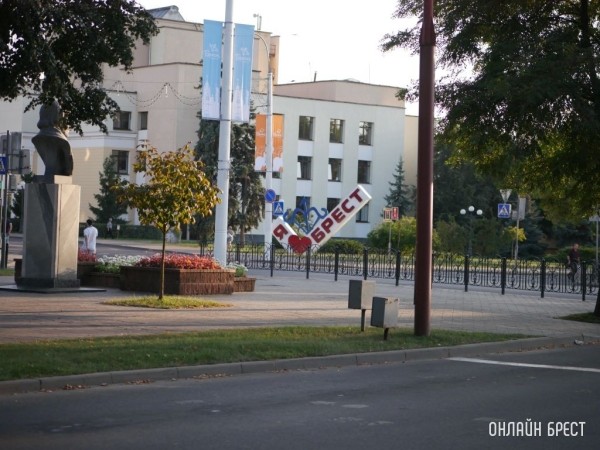 Брестчанам предлагают поделиться идеями: какой должна быть скульптура «Брест театральный»