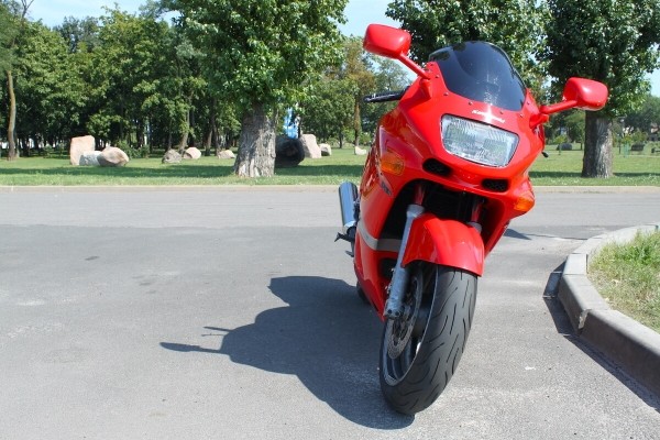 &laquo;Kawasaki разгоняется до 250 км/ч, но я с такой скоростью не езжу&raquo;. Пообщались с создателем необычного Парка валунов в Бресте