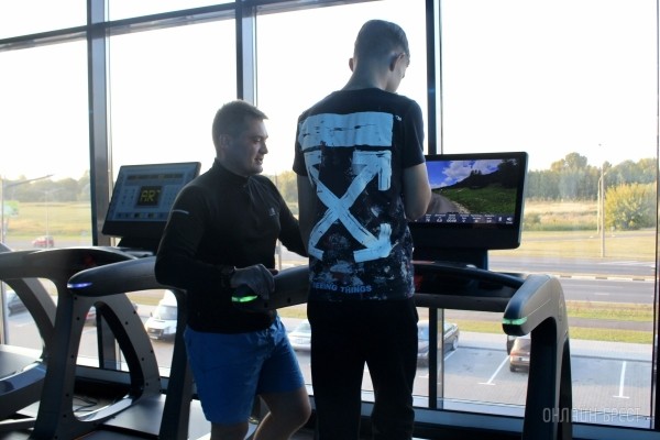 «GYM Express» на Варшавском шоссе - первый круглосуточный фитнес-клуб в Бресте. Высокотехнологичные тренажеры, финская сауна, бесплатная экскурсия, неоновый интерьер