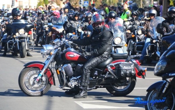 Более 800 байкеров! Мотосезон-2023 закрылся в Барановичах