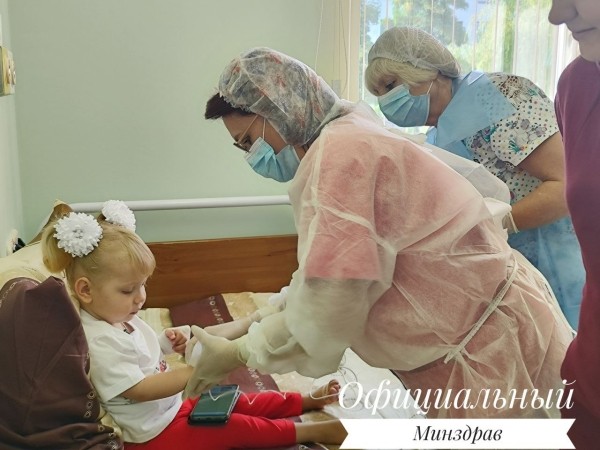 Впервые в Беларуси сразу трем детям, родившимся со спинальной мышечной атрофией, ввели самый дорогой препарат в мире &laquo;Золгенсма&raquo;