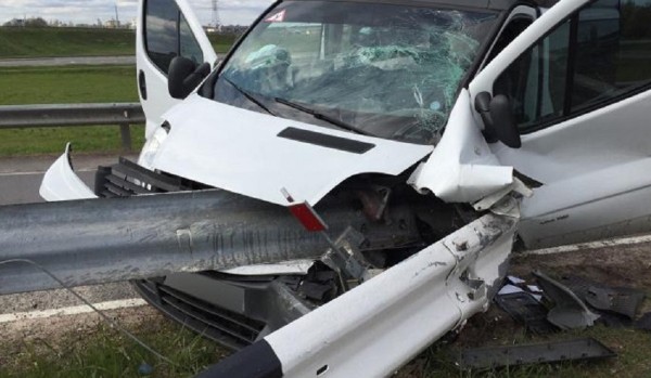 «Это не отбойник, это шампур»: что говорят белорусы о страшной аварии на трассе М6. Другие случаи и как решить проблему? «Это не отбойник, это шампур»: что говорят белорусы о страшной аварии на трассе М6. Другие случаи и как решить проблему?