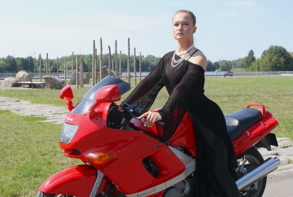 &laquo;Kawasaki разгоняется до 250 км/ч, но я с такой скоростью не езжу&raquo;. Пообщались с создателем необычного Парка валунов в Бресте