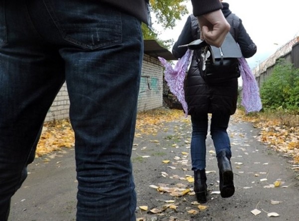 В Бресте насильник затащил девушку в подъезд. Как его задерживали В Бресте насильник затащил девушку в подъезд. Как его задерживали