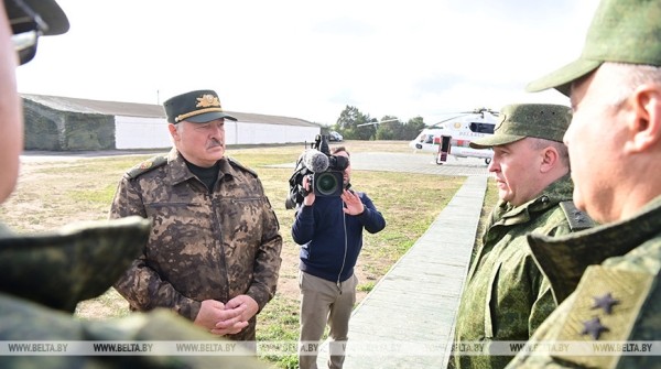 Лукашенко осмотрел укрепрайон в Брестской области