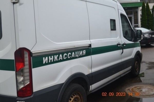 В Беларуси продают 25 инкассаторских машин. Вот сколько за них просят В Беларуси продают 25 инкассаторских машин. Вот сколько за них просят