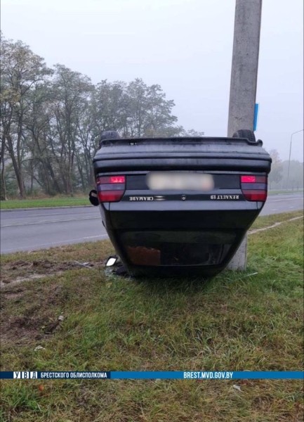 В Бресте ищут водителя автомобиля Renault. Скрылся с места ДТП