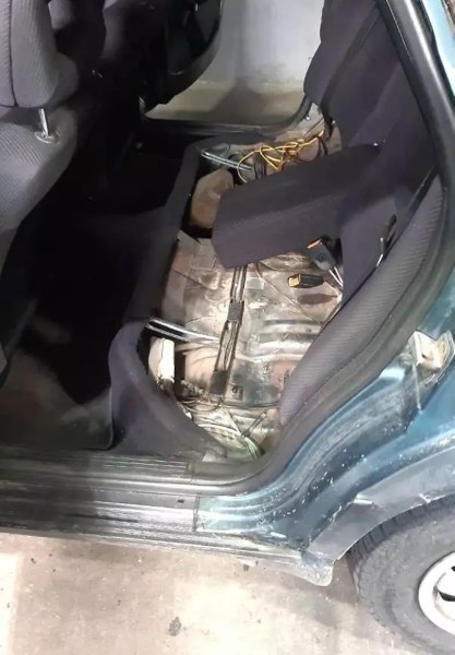 Белорус нашпиговал свою Audi сигаретами – более 1500 пачек извлекли из тайников Белорус нашпиговал свою Audi сигаретами – более 1500 пачек извлекли из тайников