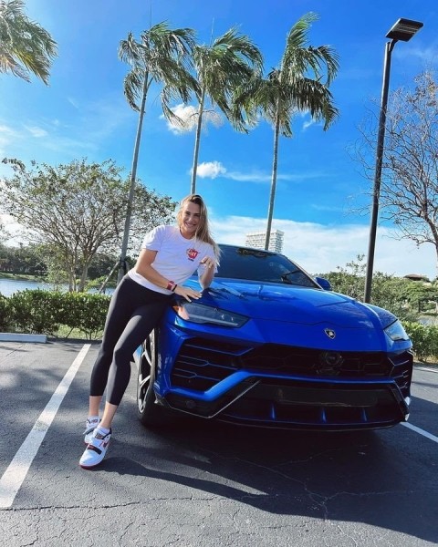 Первая ракетка мира белоруска Арина Соболенко похвасталась новым роскошным автомобилем. Сколько он стоит? Первая ракетка мира белоруска Арина Соболенко похвасталась новым роскошным автомобилем. Сколько он стоит?