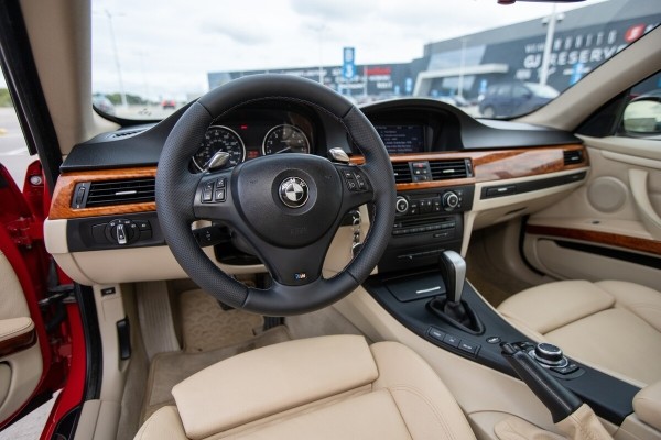 &laquo;Крутой подарок на ДР&raquo;: девушка из Гродно рассказала о своей BMW