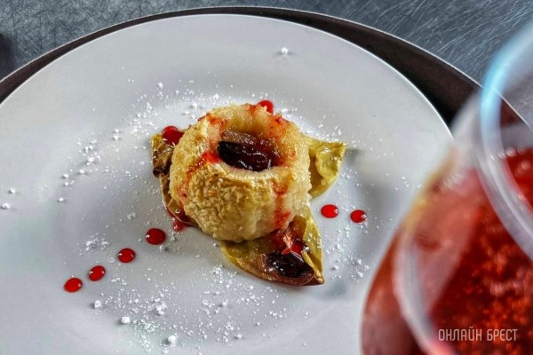 Запланируйте семейный отдых на антуражной вилле с бассейном и рестораном недалеко от Бреста. Аренда номеров, празднование торжеств в Villa Boutique Hotel