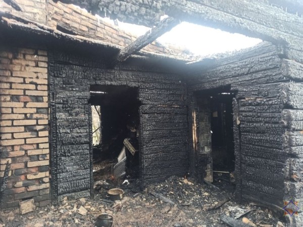 «Спасателям позвонили соседи». В МЧС рассказали первые подробности о пожаре в Ляховичском районе «Спасателям позвонили соседи». В МЧС рассказали первые подробности о пожаре в Ляховичском районе