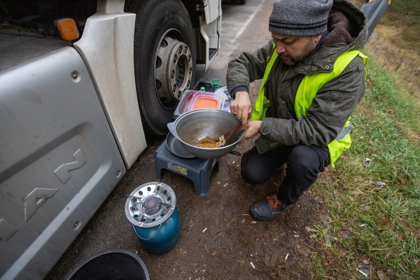 «Ругань здесь обычное дело!» Репортаж с белорусско-литовской границы, где очередь растянулась на неделю