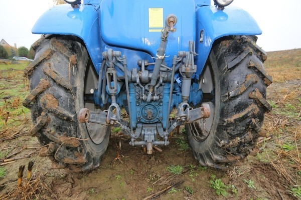 По полям, по полям синий трактор едет к нам! Белорус показал восстановленный МТЗ-50 1965 г. в.
