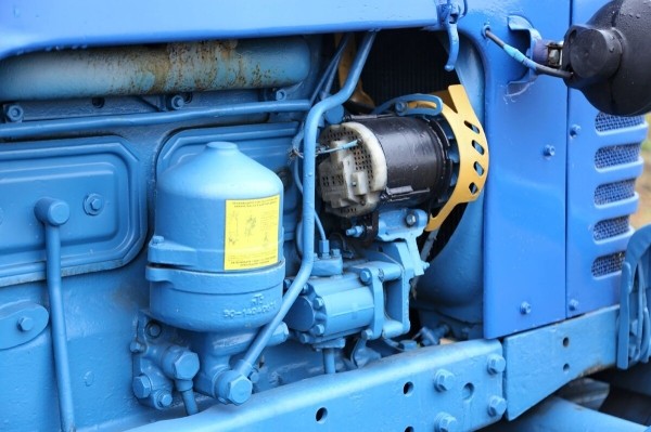 По полям, по полям синий трактор едет к нам! Белорус показал восстановленный МТЗ-50 1965 г. в.